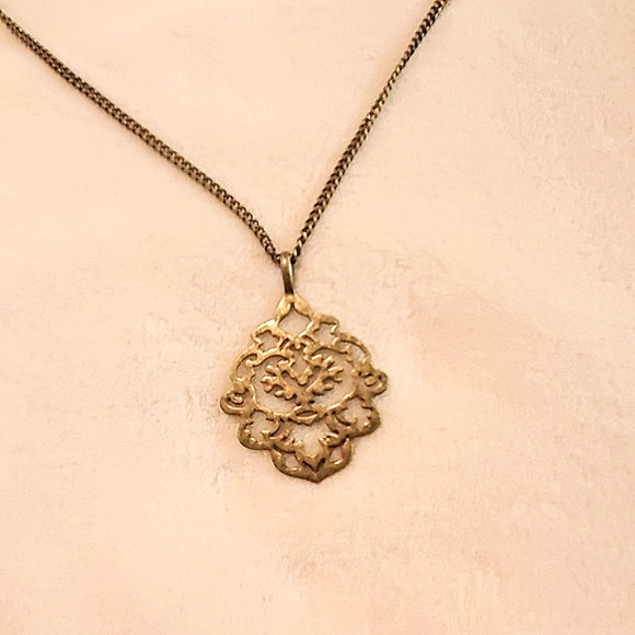 Avon Proud Heritage Collection Necklace & Earrings - Picture 3 of 4